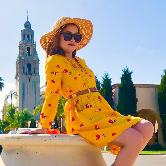 Old Navy Dresses & Skirts - Floral vibrant yellow dress 3/4 sleeves